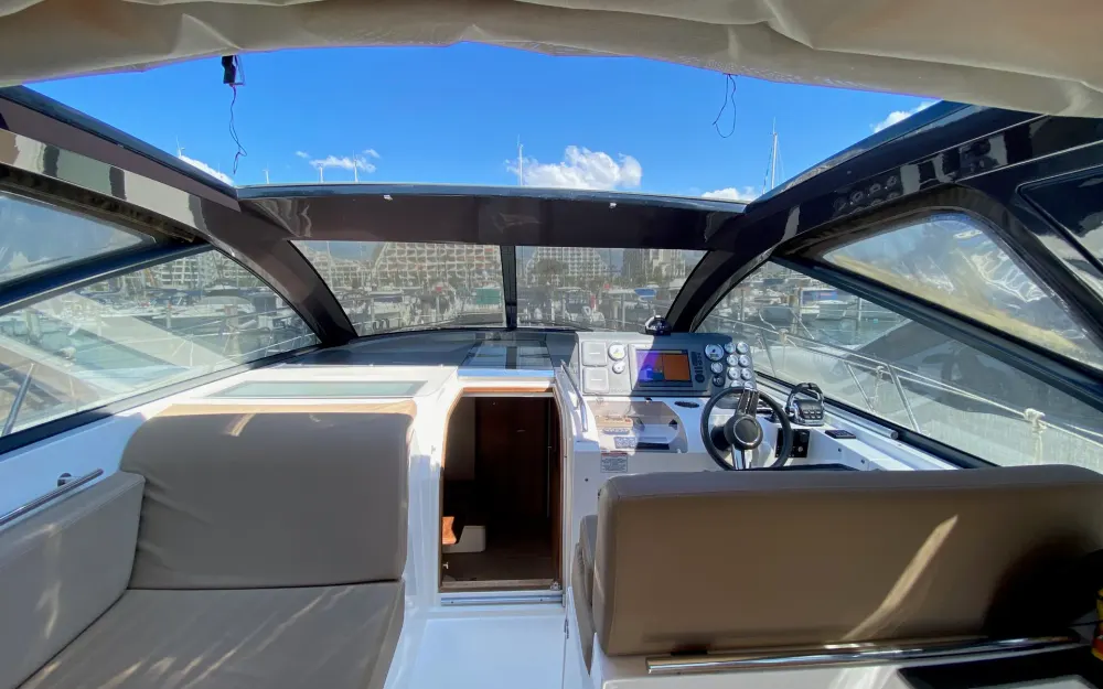 slider 8 Sealine  SC 35