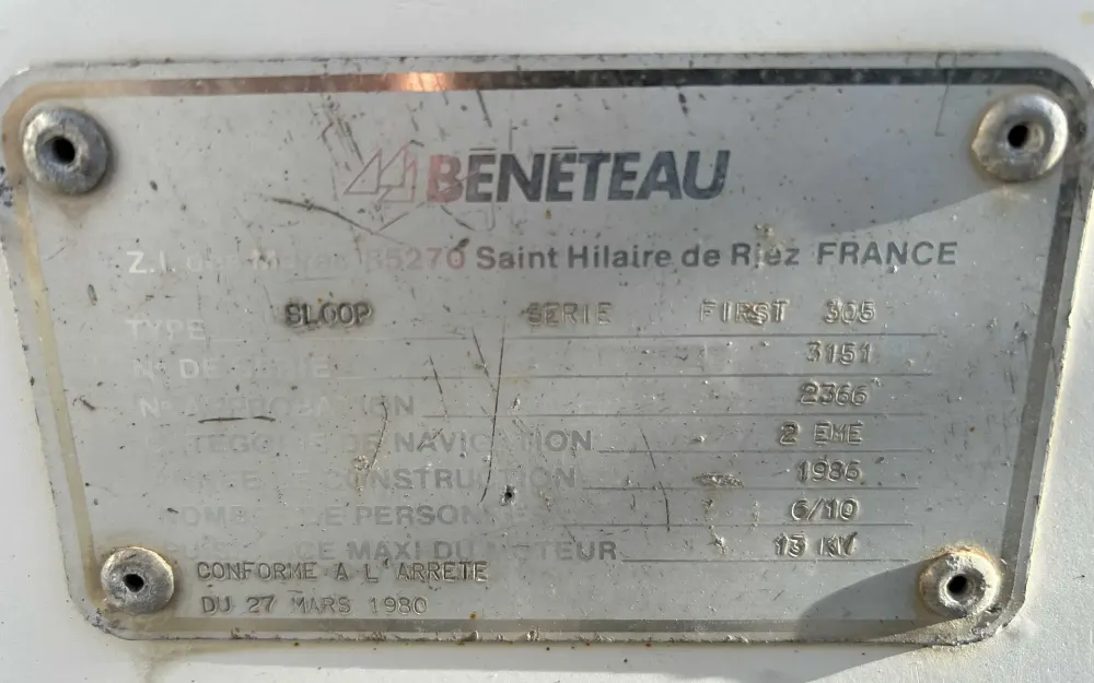 slider 14 Beneteau First 305