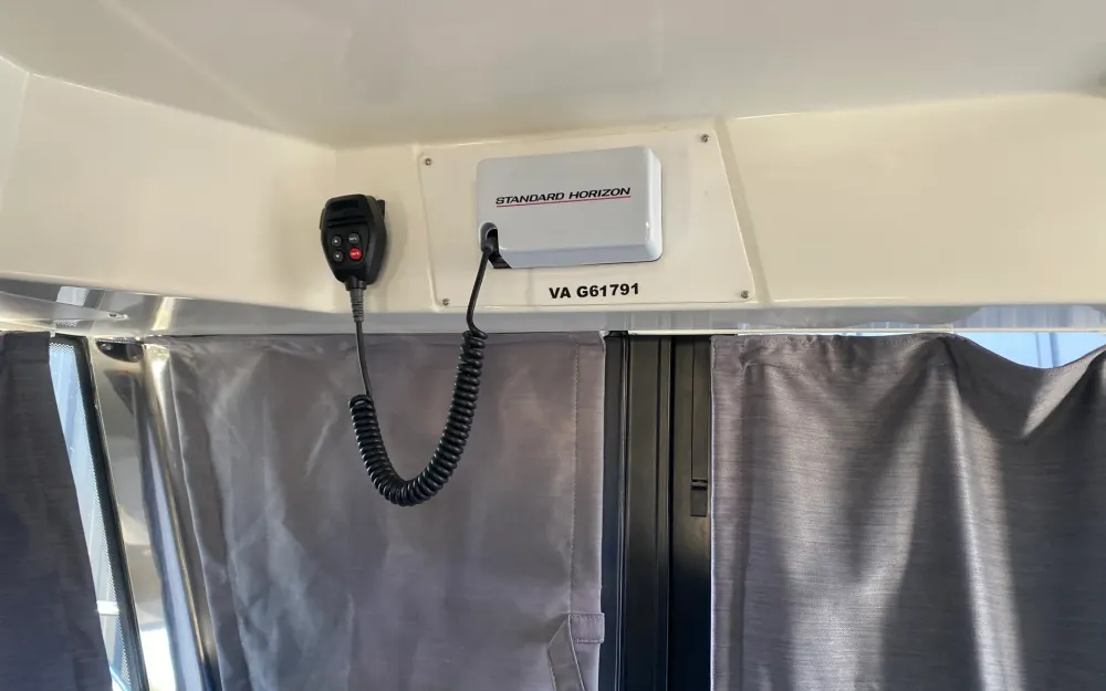 slider 9 Quicksilver Activ 705 Pilothouse