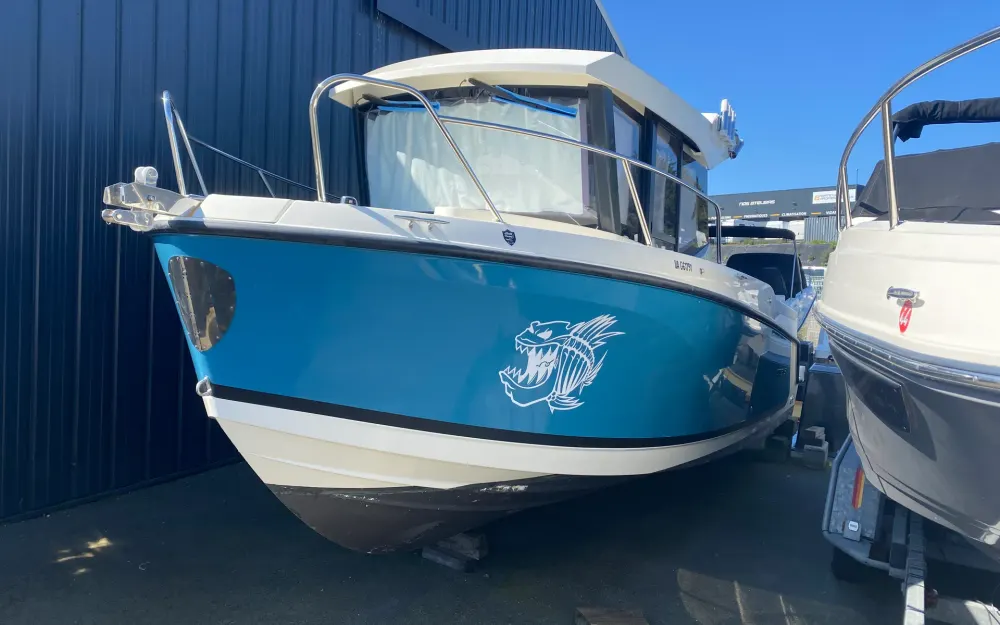 slider 0 Quicksilver Activ 705 Pilothouse