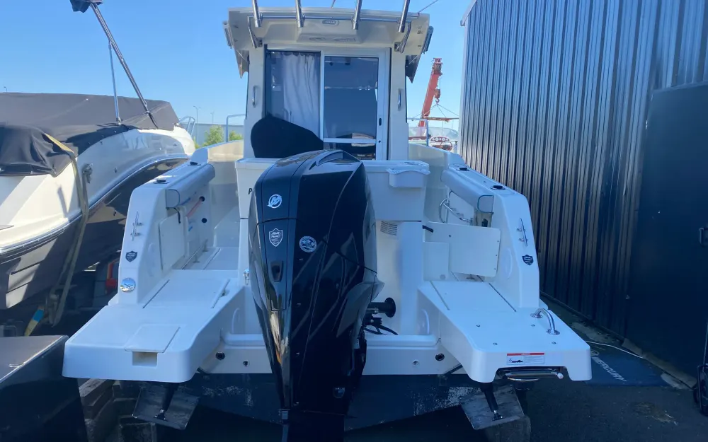 slider 2 Quicksilver Activ 705 Pilothouse