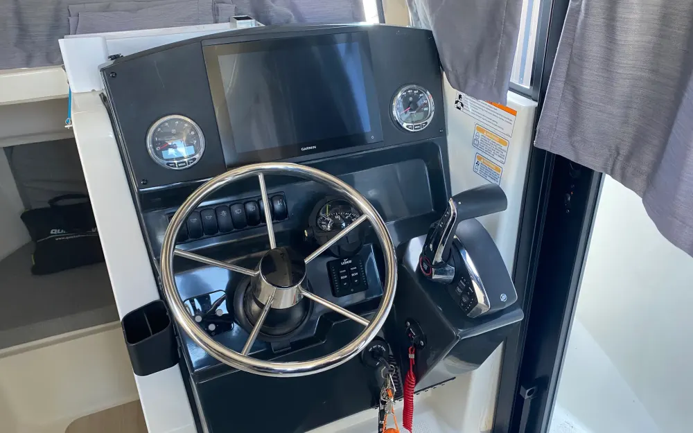 slider 7 Quicksilver Activ 705 Pilothouse