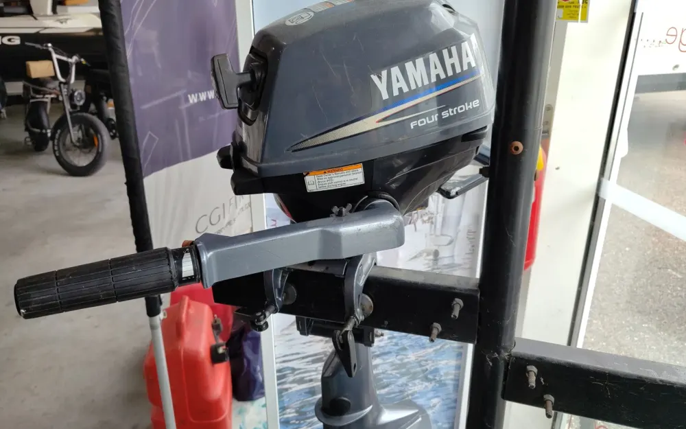 slider 1 YAMAHA F2,5 arbre court