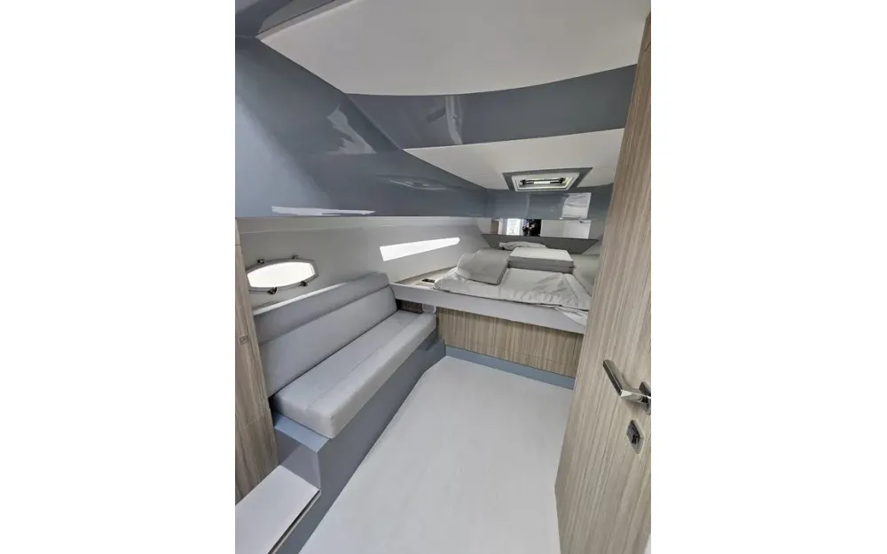 slider 5 Rio Yachts Daytona 34