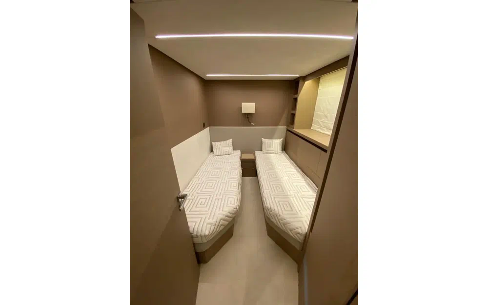 slider 10 Prestige Yachts Prestige 680 Fly