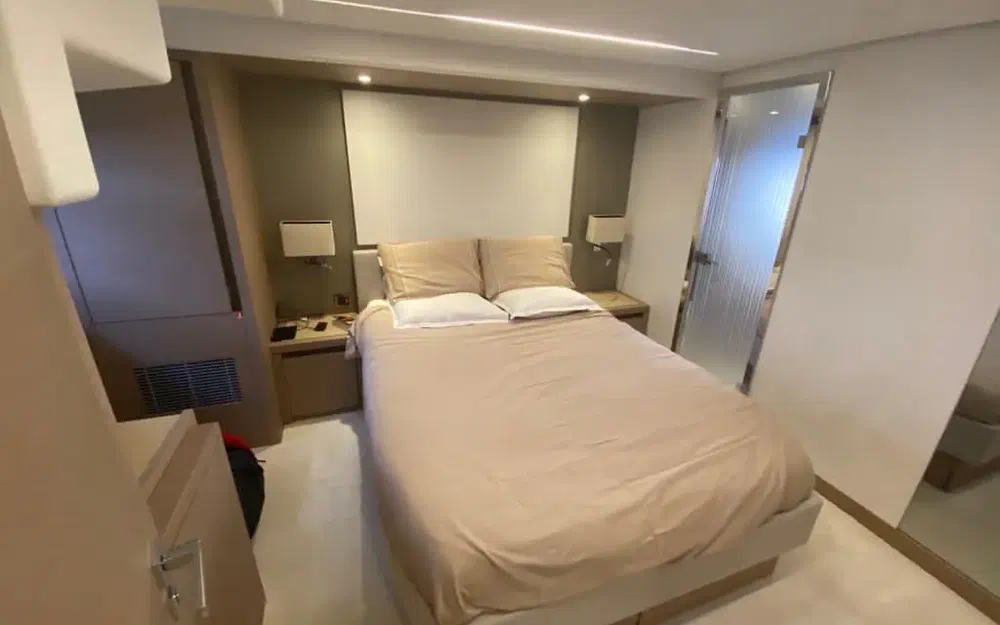 slider 11 Prestige Yachts 680 Fly