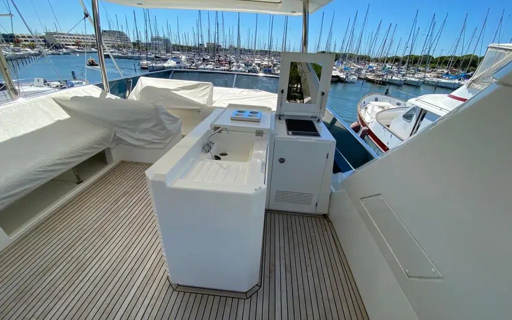 slider 14 Prestige Yachts 680 Fly