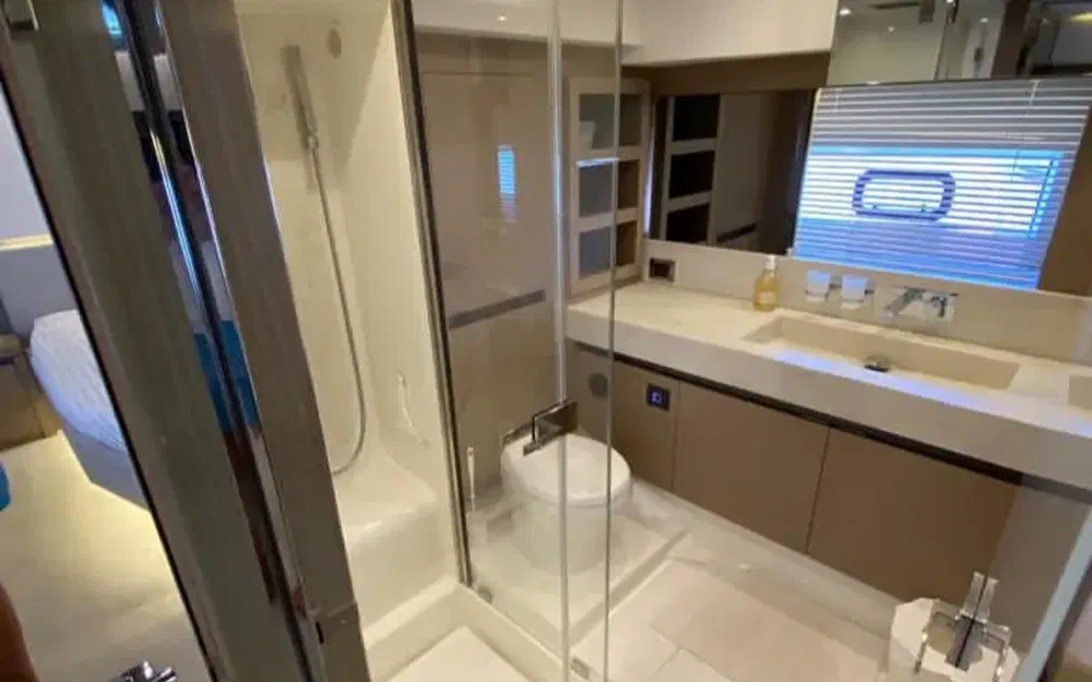 slider 8 Prestige Yachts 680 Fly