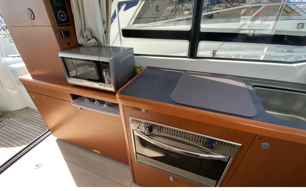 slider 9 Beneteau Swift Trawler 30