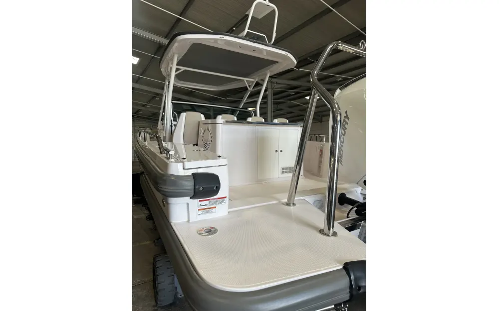slider 11 Axopar  28Wetbar