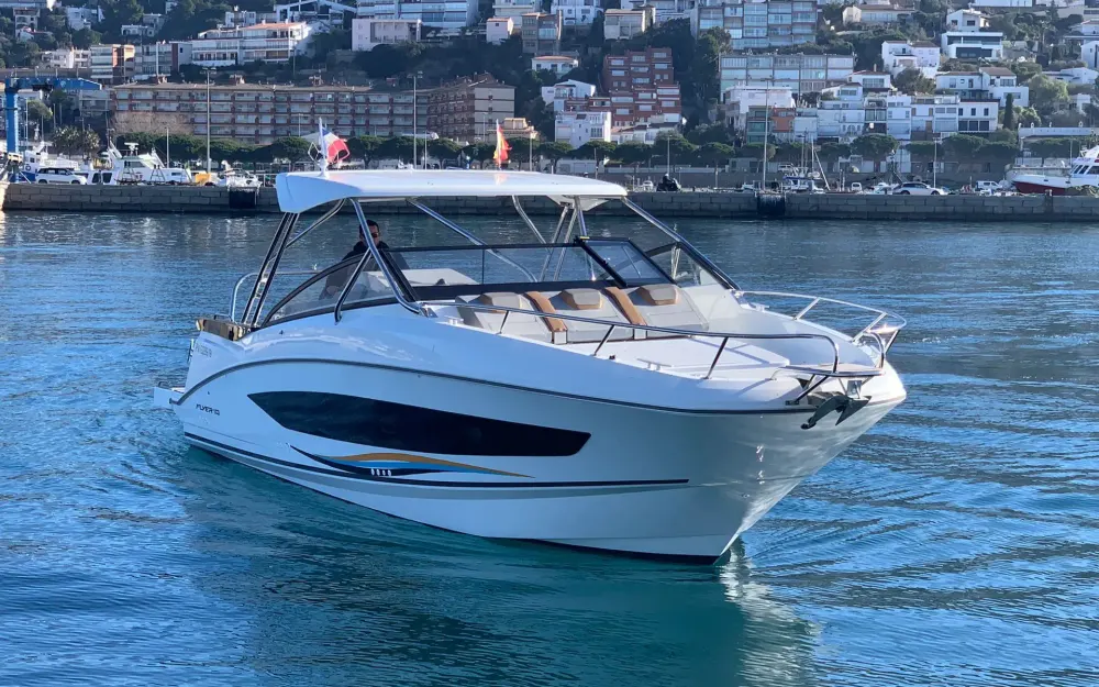 slider 9 Beneteau Flyer 10