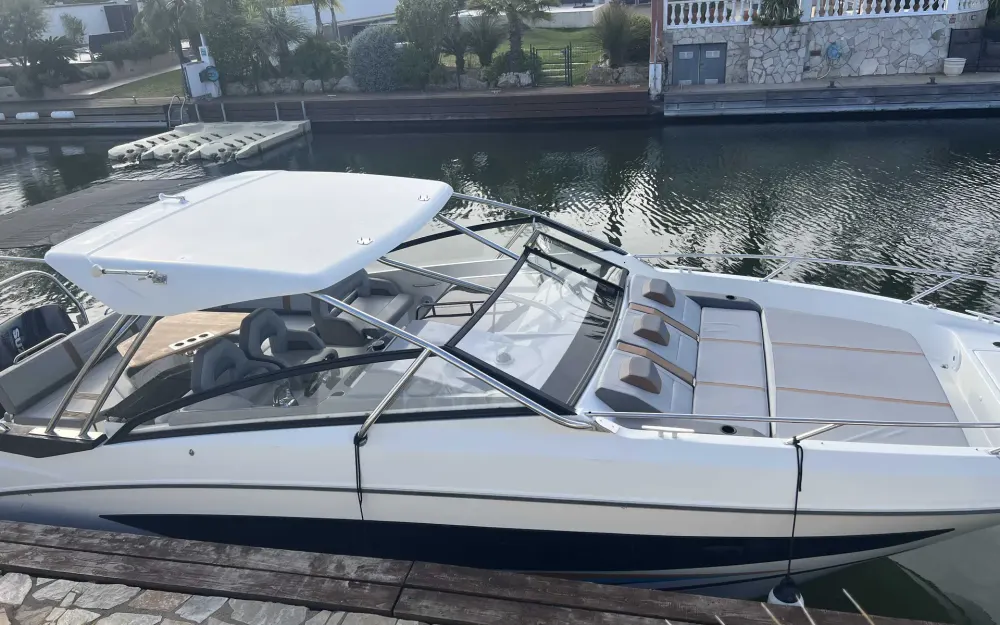 slider 2 Beneteau Flyer 10