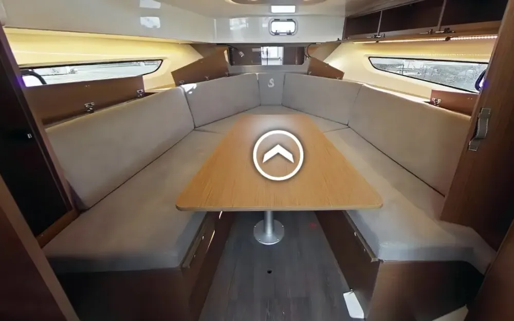 slider 4 Beneteau Flyer 10
