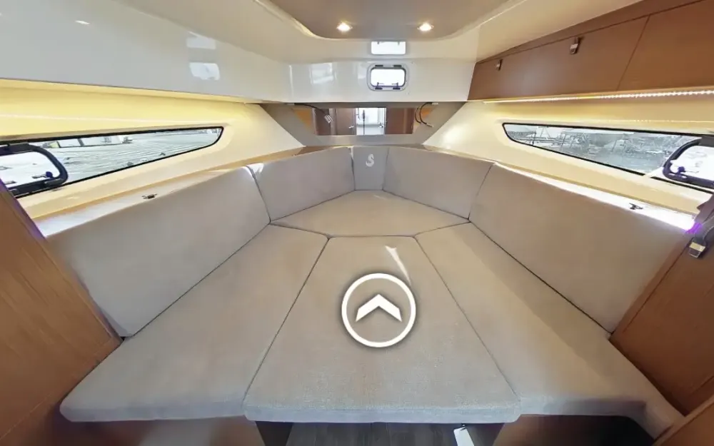 slider 5 Beneteau Flyer 10