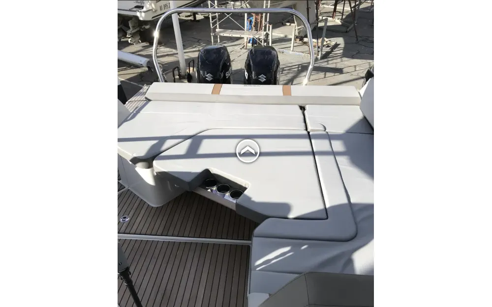 slider 7 Beneteau Flyer 10