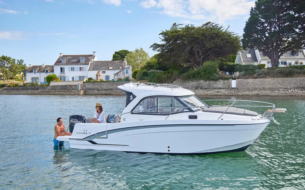 slider 3 Beneteau Antares 7 OB