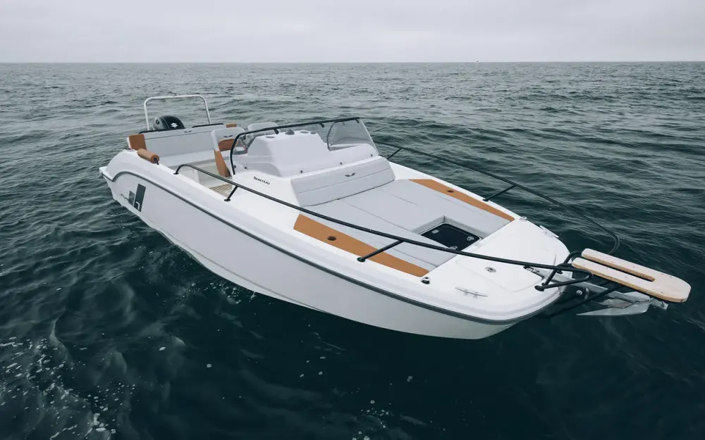 slider 1 Beneteau Flyer 7 SUNdeck