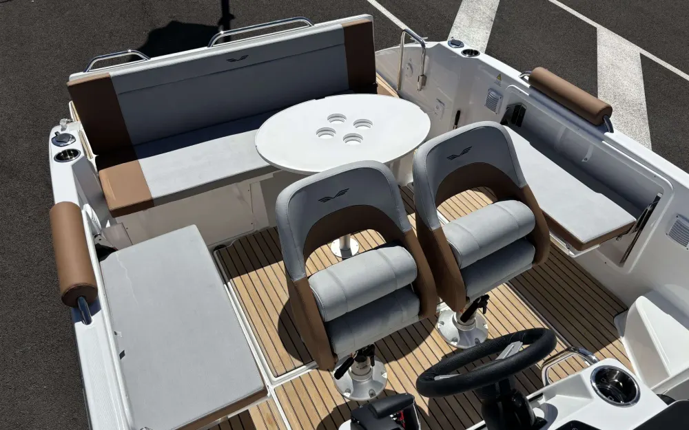 slider 6 Beneteau Flyer 7 SUNdeck