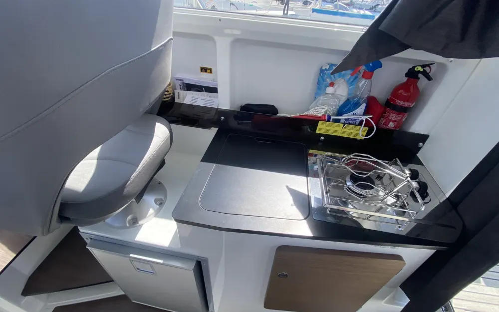 slider 10 Beneteau Antares 8 OB V2