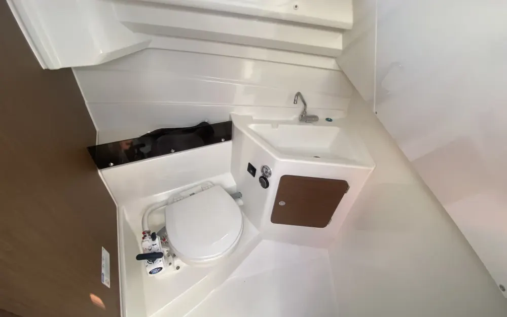 slider 11 Beneteau Antares 8 OB V2