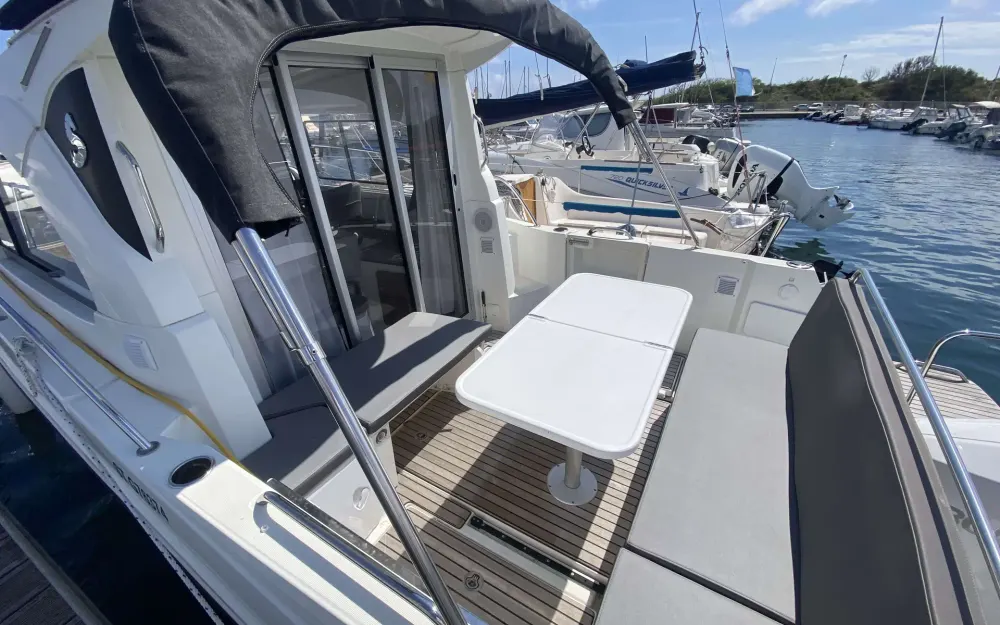 slider 2 Beneteau Antares 8 OB V2