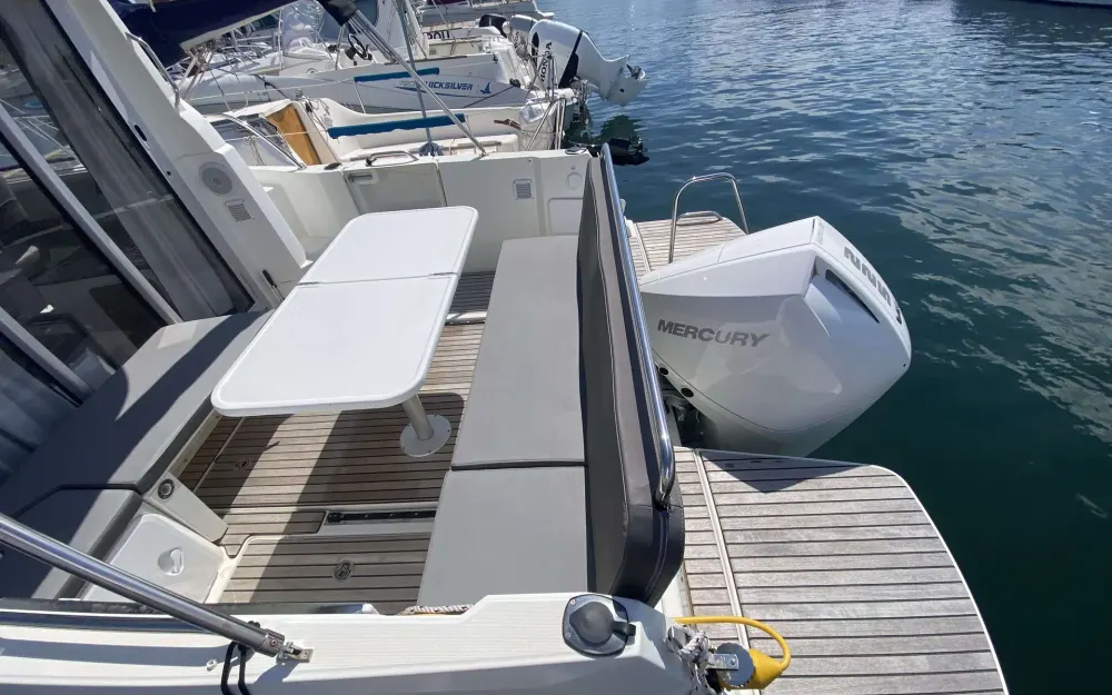 slider 3 Beneteau Antares 8 OB V2