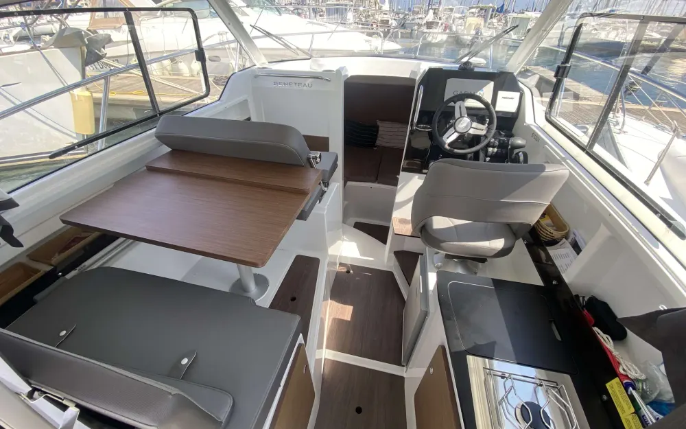 slider 5 Beneteau Antares 8 OB V2