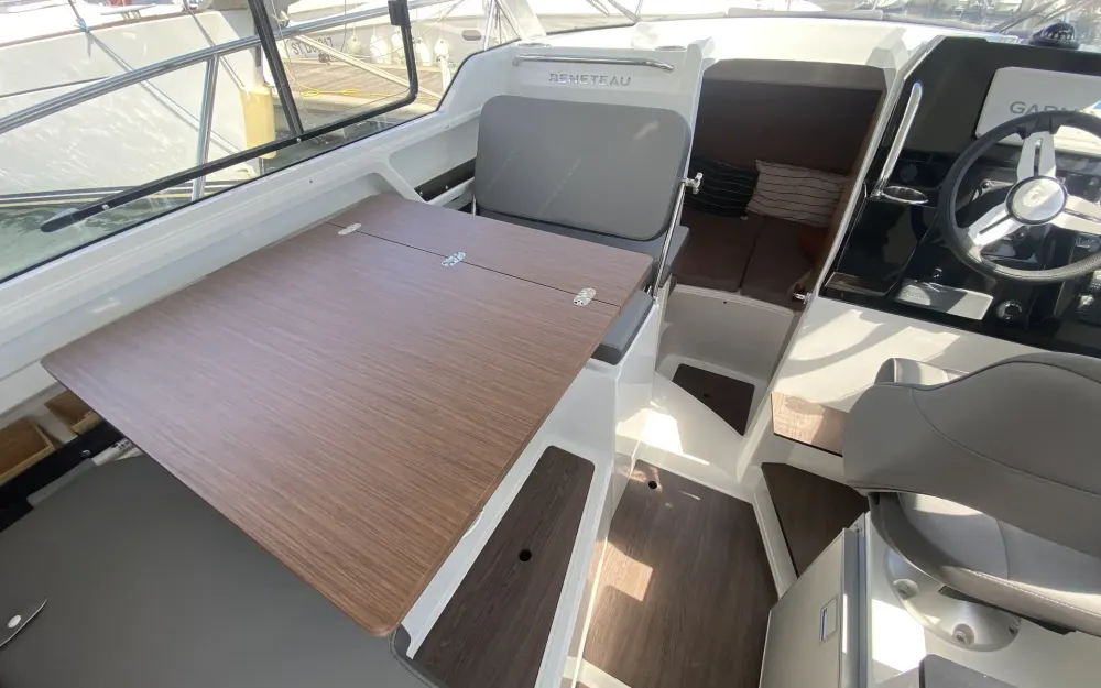 slider 6 Beneteau Antares 8 OB V2