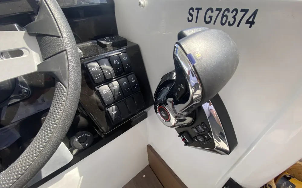 slider 7 Beneteau Antares 8 OB V2