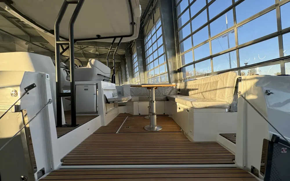 slider 8 Beneteau Flyer 9 Sundeck