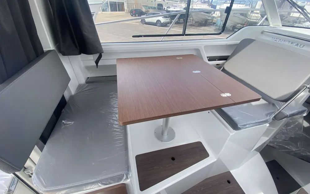 slider 9 Beneteau Antares 8 OB V2