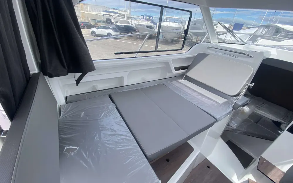 slider 10 Beneteau Antares 8 OB V2