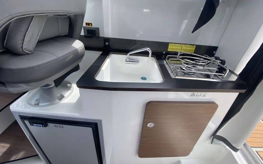 slider 12 Beneteau Antares 8 OB V2