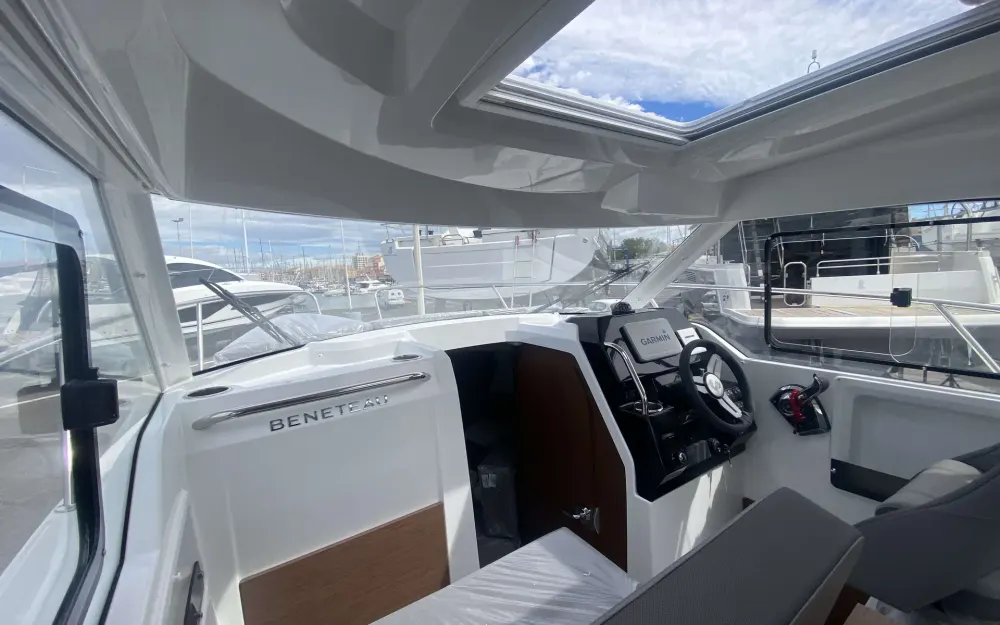 slider 13 Beneteau Antares 8 OB V2