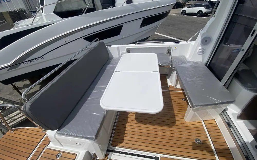 slider 3 Beneteau Antares 8 OB V2