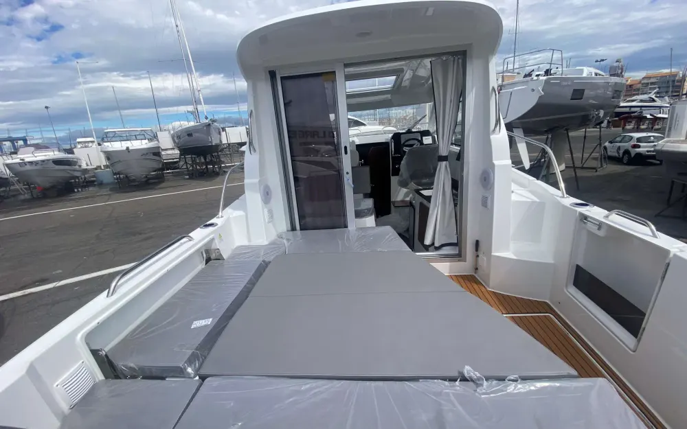 slider 4 Beneteau Antares 8 OB V2