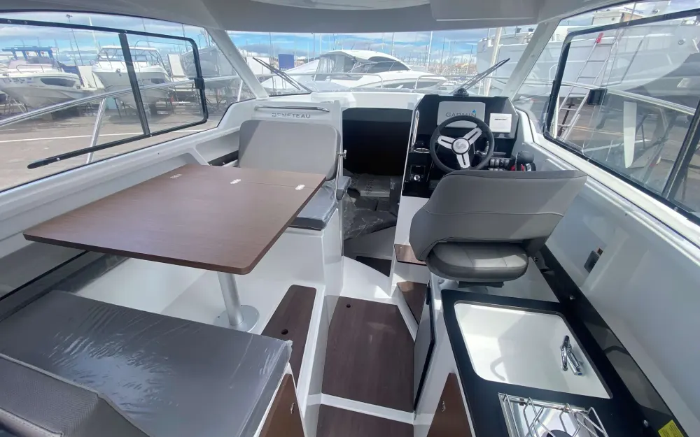 slider 7 Beneteau Antares 8 OB V2