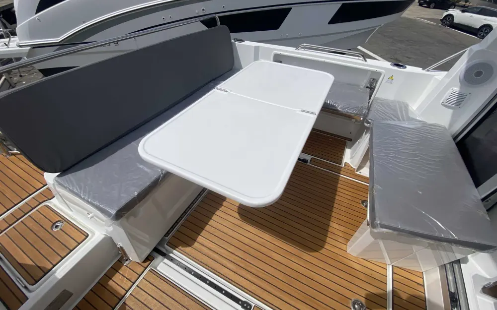slider 8 Beneteau Antares 8 OB V2