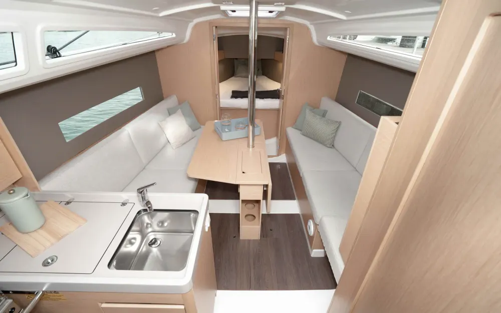 slider 3 Beneteau Oceanis 30.1