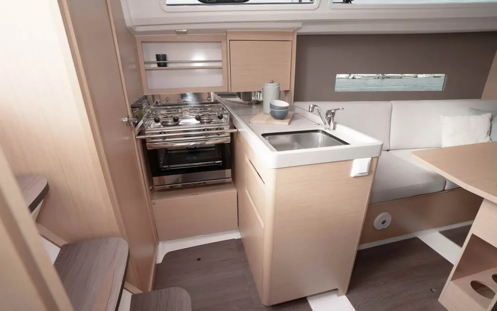 slider 4 Beneteau Oceanis 30.1