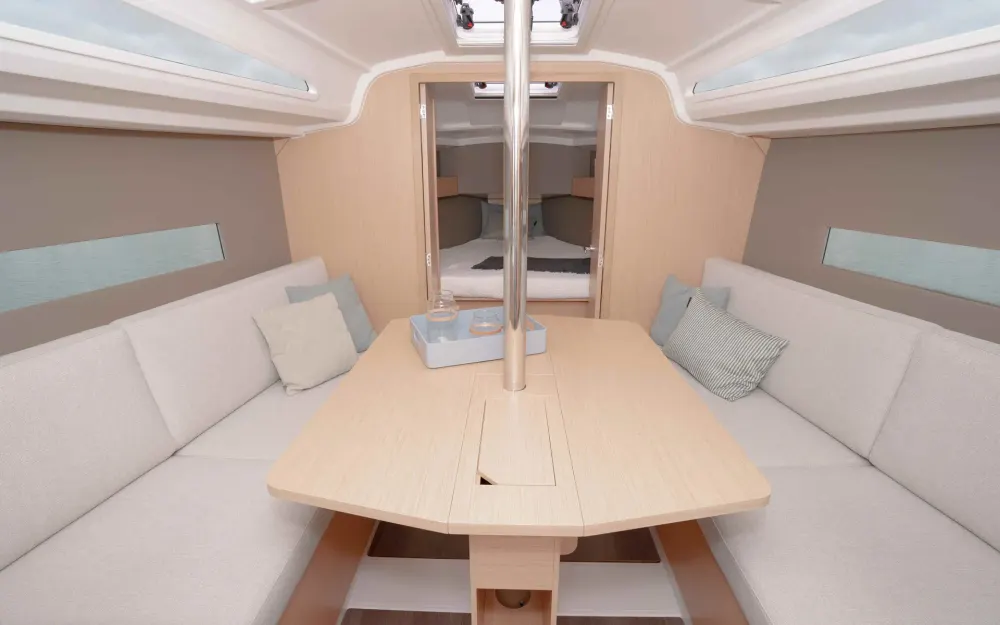 slider 5 Beneteau Oceanis 30.1
