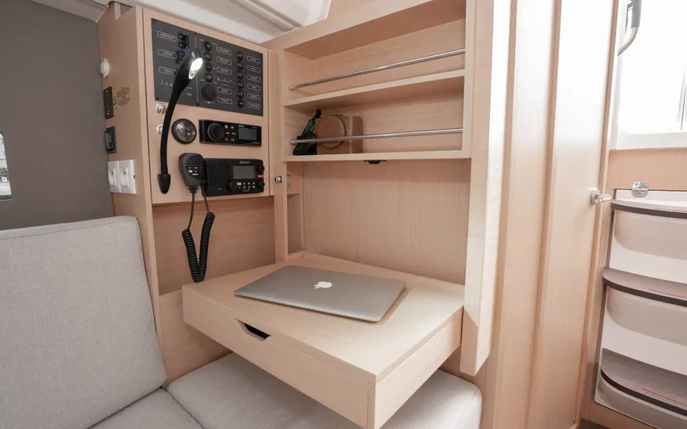 slider 6 Beneteau Oceanis 30.1
