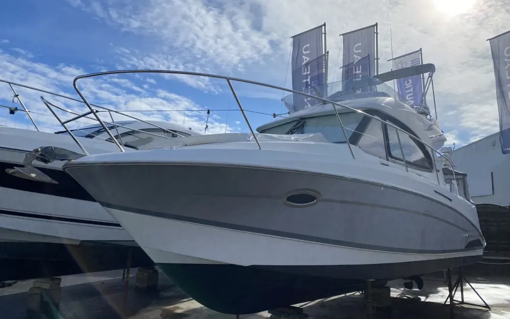 slider 0 Beneteau Antares 30 Fly