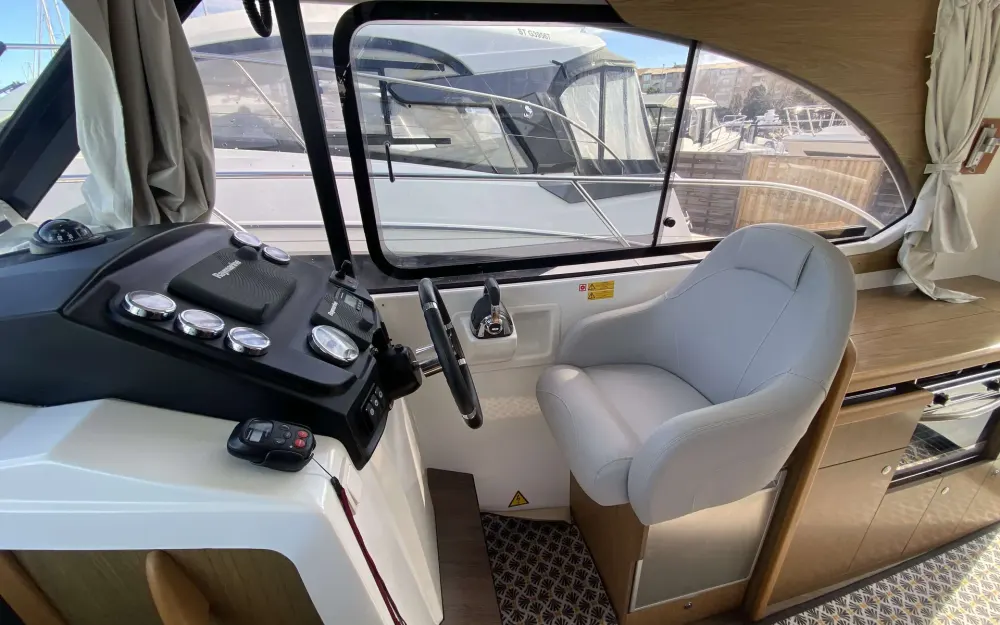 slider 11 Beneteau Antares 30 Fly