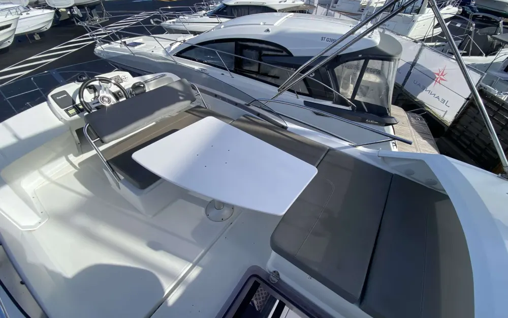 slider 17 Beneteau Antares 30 Fly