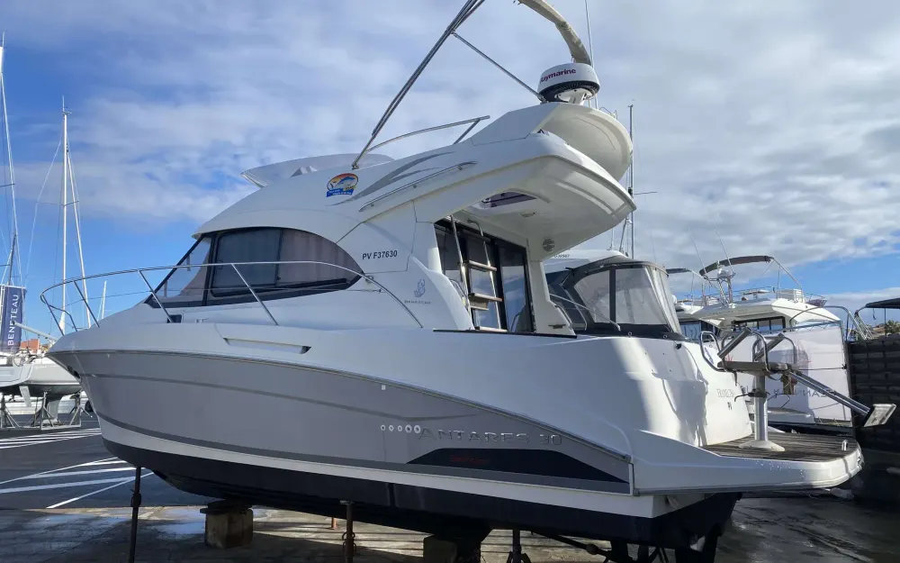 slider 2 Beneteau Antares 30 Fly