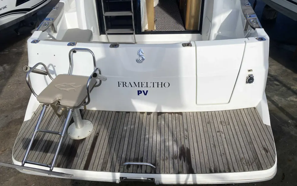 slider 3 Beneteau Antares 30 Fly