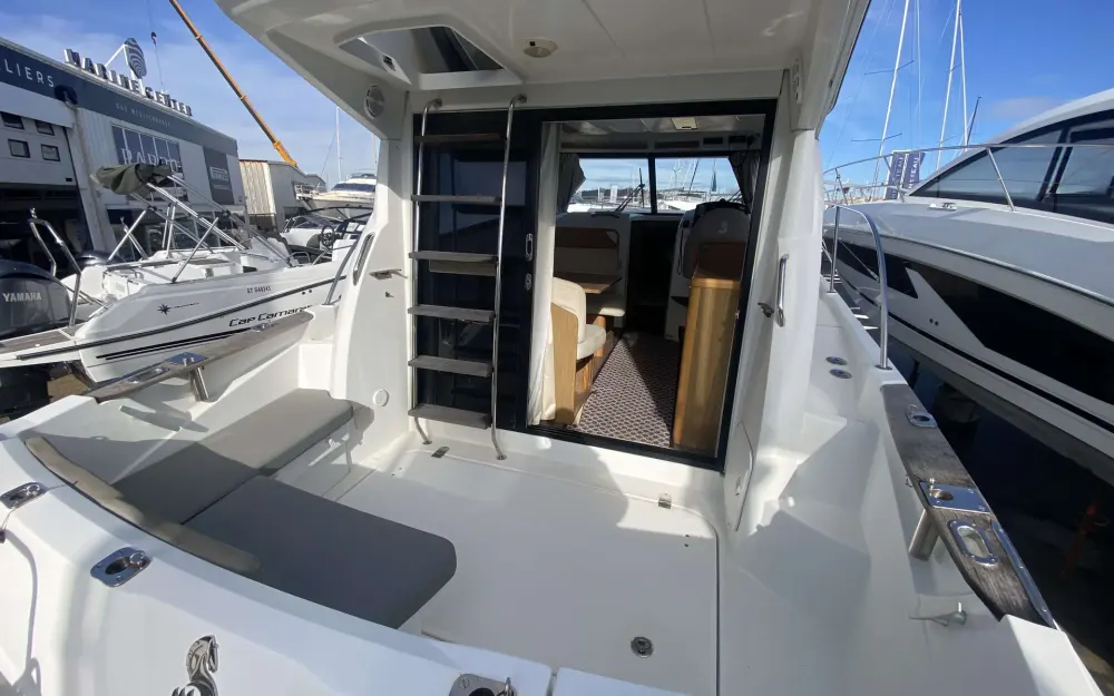 slider 4 Beneteau Antares 30 Fly