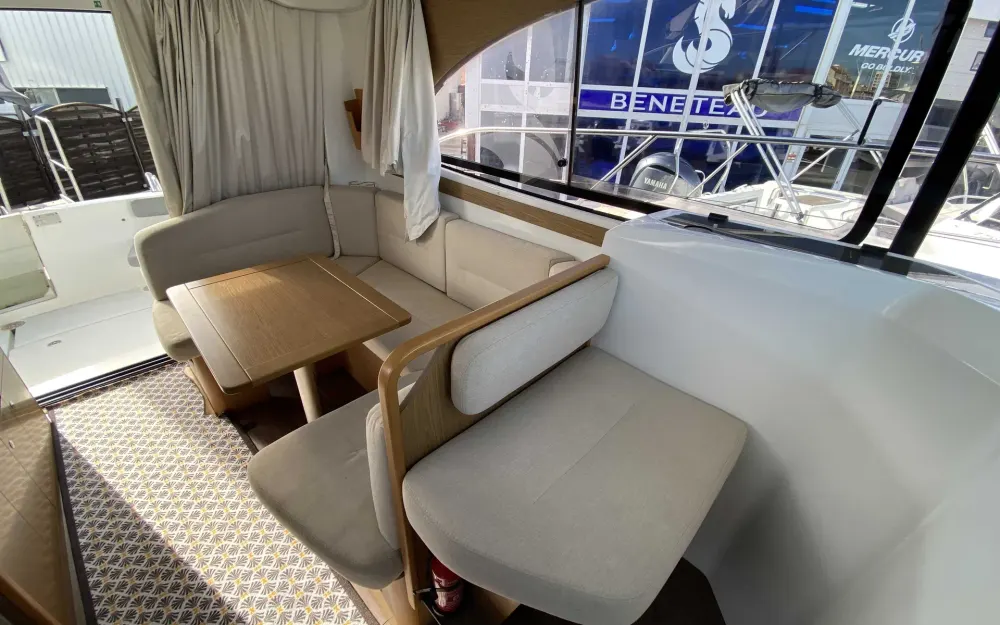 slider 7 Beneteau Antares 30 Fly