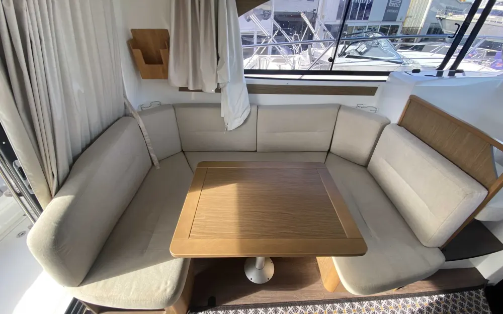 slider 8 Beneteau Antares 30 Fly
